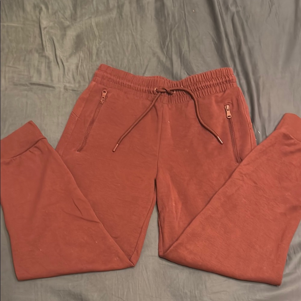 Old Navy Active High-Rise Jogger in Brick Red
